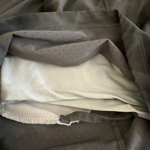 Nike Womens 2 in 1 Woven Tennis Shorts - Base Grey color size Medium - Picture 7 of 10